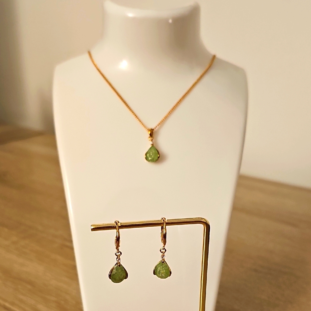 Gold and Green Necklace Set